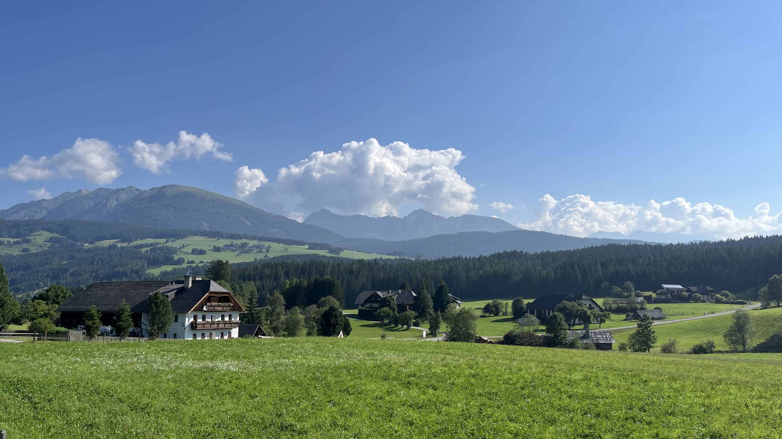 Gästehaus Eßl (hinten in der Mitte)