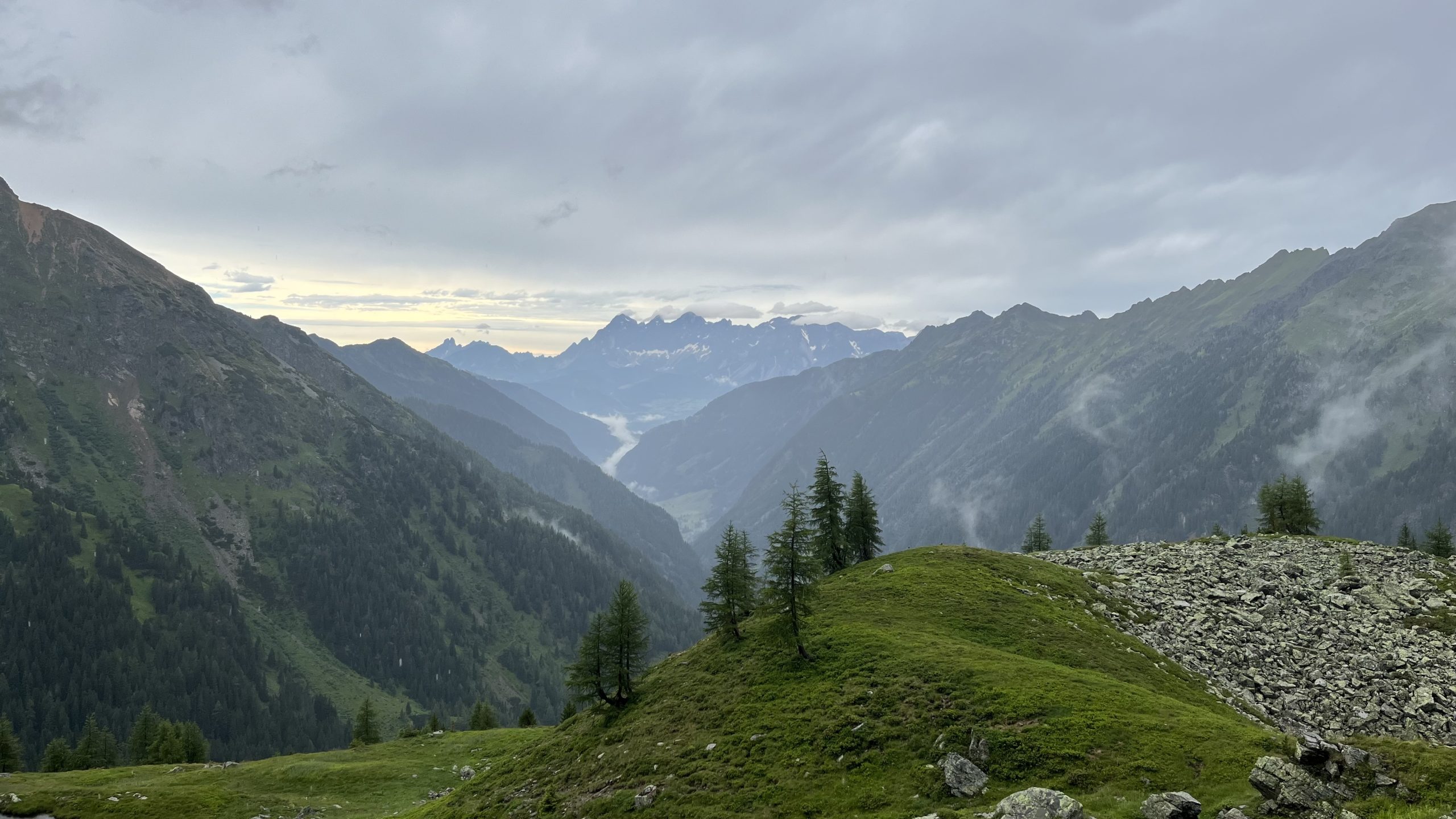 kurz vor der Trockenbrotscharte mit Blick Richtung Schladming